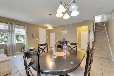 Casa en venta en Wesley Chapel, Florida, 5 dormitorios, 263.29 m2 № 1810475 - foto 12