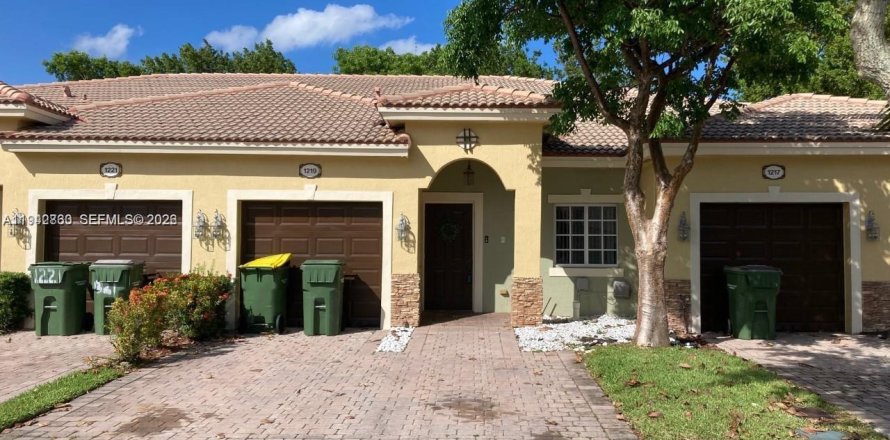 House in Homestead, Florida 2 bedrooms, 116.87 sq.m. № 2026153