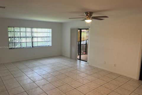 Copropriété à vendre à Sunrise, Floride: 3 chambres, 111.02 m2 № 1933804 - photo 2