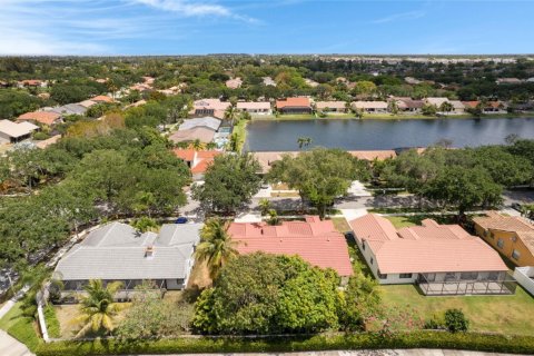 House in Plantation, Florida 4 bedrooms, 212.19 sq.m. № 1155467 - photo 1