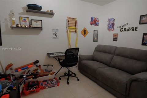House in Doral, Florida 4 bedrooms, 258.73 sq.m. № 1698993 - photo 7