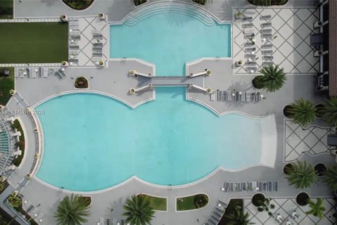 House in Doral, Florida 4 bedrooms, 258.73 sq.m. № 1698993 - photo 12