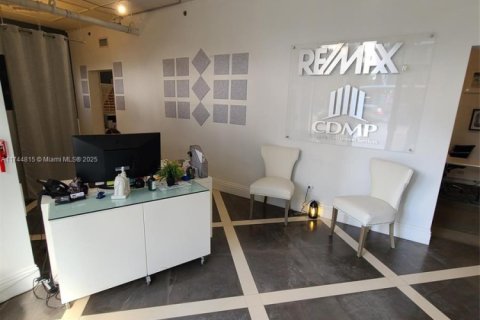 Immobilier commercial à vendre à Miami, Floride № 1985472 - photo 14