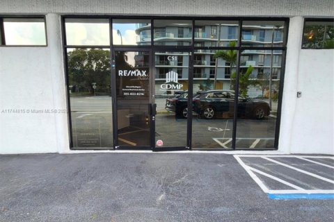 Immobilier commercial à vendre à Miami, Floride № 1985472 - photo 2