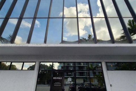 Immobilier commercial à vendre à Miami, Floride № 1985472 - photo 1