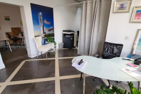Immobilier commercial à vendre à Miami, Floride № 1985472 - photo 13