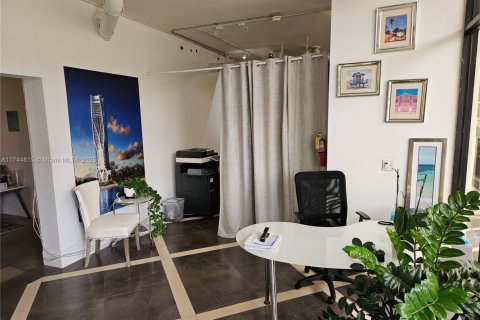 Immobilier commercial à vendre à Miami, Floride № 1985472 - photo 20