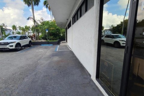 Immobilier commercial à vendre à Miami, Floride № 1985472 - photo 3
