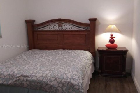 House in Miami, Florida 5 bedrooms, 327.57 sq.m. № 1860574 - photo 7