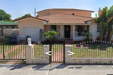 House in Miami, Florida 5 bedrooms, 327.57 sq.m. № 1860574 - photo 2