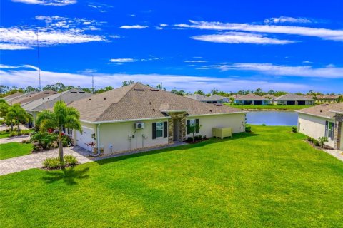 House in Port Charlotte, Florida 3 bedrooms, 140.56 sq.m. № 2093150 - photo 9