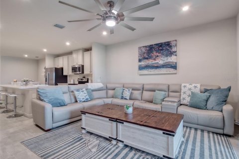 House in Port Charlotte, Florida 3 bedrooms, 140.56 sq.m. № 2093150 - photo 12