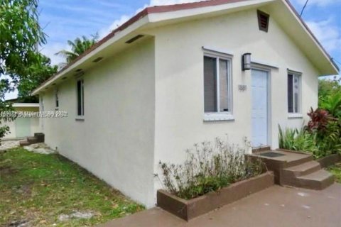 House in Miami, Florida 3 bedrooms, 96.62 sq.m. № 2017353