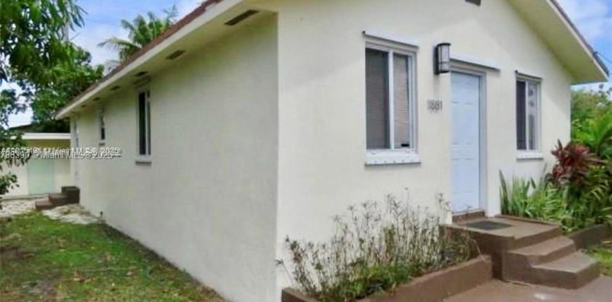 House in Miami, Florida 3 bedrooms, 96.62 sq.m. № 2017353