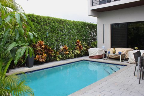 Casa en venta en Doral, Florida, 5 dormitorios, 342.81 m2 № 1828252 - foto 18