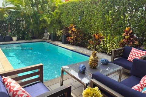 Casa en venta en Doral, Florida, 5 dormitorios, 342.81 m2 № 1828252 - foto 2