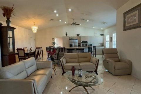 Casa en alquiler en Myakka City, Florida, 3 dormitorios, 192.87 m2 № 1662484 - foto 7