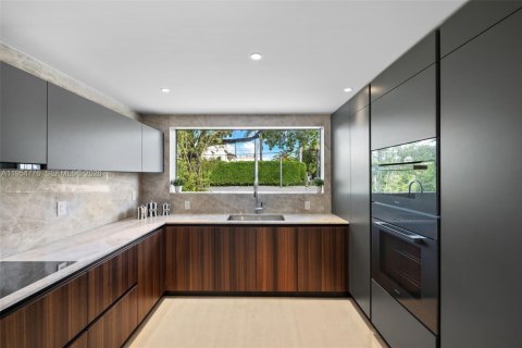 Casa en alquiler en Miami Beach, Florida, 4 dormitorios, 304.81 m2 № 2010785 - foto 10