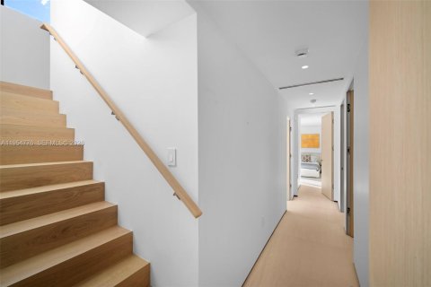 Casa en alquiler en Miami Beach, Florida, 4 dormitorios, 304.81 m2 № 2010785 - foto 21