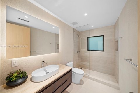 Casa en alquiler en Miami Beach, Florida, 4 dormitorios, 304.81 m2 № 2010785 - foto 27