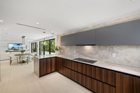 Casa en alquiler en Miami Beach, Florida, 4 dormitorios, 304.81 m2 № 2010785 - foto 11