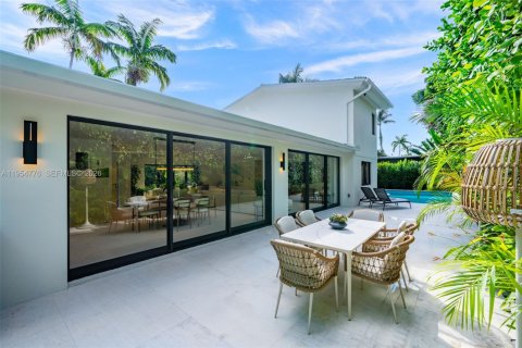 Casa en alquiler en Miami Beach, Florida, 4 dormitorios, 304.81 m2 № 2010785 - foto 2