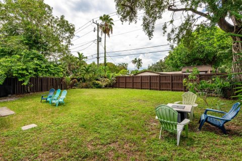House in Hollywood, Florida 3 bedrooms, 83.33 sq.m. № 2185295