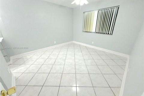 Condo in Margate, Florida, 2 bedrooms  № 2003095 - photo 4