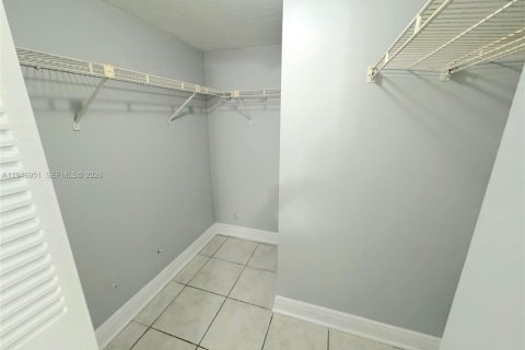 Condo in Margate, Florida, 2 bedrooms  № 2003095 - photo 11