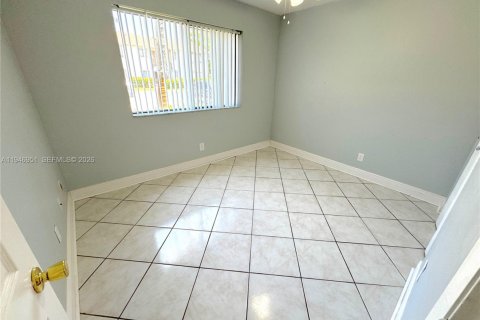 Condo in Margate, Florida, 2 bedrooms  № 2003095 - photo 5