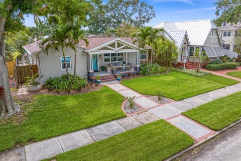 Casa en venta en Saint Petersburg, Florida, 3 dormitorios, 207.45 m2 № 1629585 - foto 1