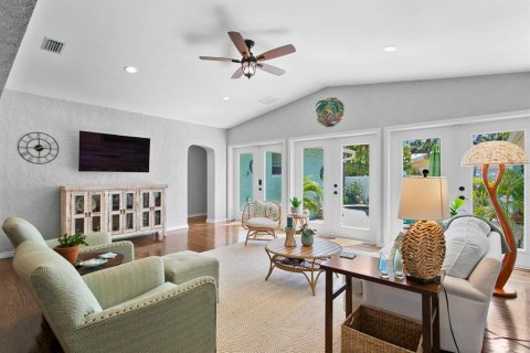 Casa en venta en Saint Petersburg, Florida, 3 dormitorios, 207.45 m2 № 1629585 - foto 8
