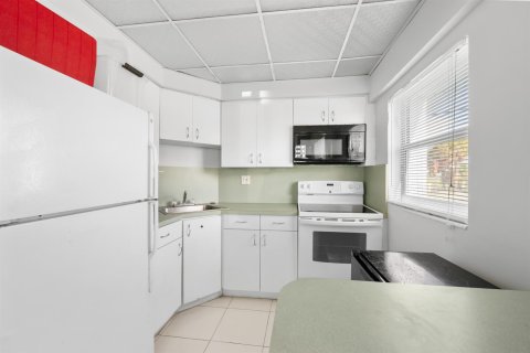 Copropriété à vendre à Lauderdale-by-the-Sea, Floride: 1 chambre, 61.32 m2 № 2439206 - photo 24
