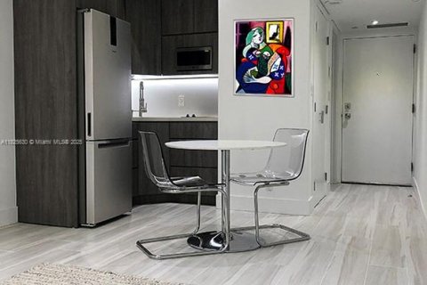 Condominio en venta en Miami, Florida, 30.1 m2 № 1977535 - foto 2