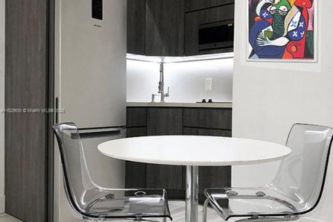 Condominio en venta en Miami, Florida, 30.1 m2 № 1977535 - foto 3