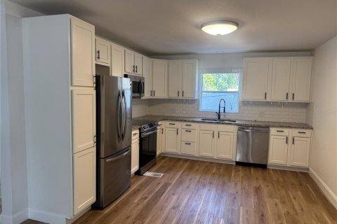 Villa ou maison à louer à Sarasota, Floride: 3 chambres, 168.43 m2 № 1758186 - photo 2