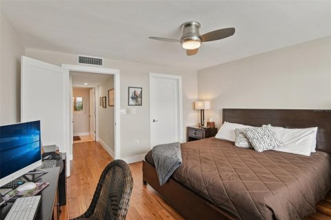 Condo in Treasure Island, Florida, 2 bedrooms  № 1899878 - photo 20