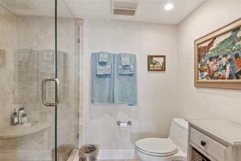 Condo in Treasure Island, Florida, 2 bedrooms  № 1899878 - photo 17