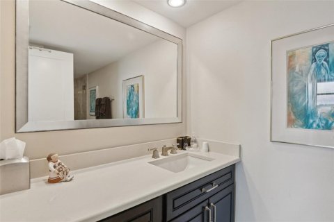Condo in Treasure Island, Florida, 2 bedrooms  № 1899878 - photo 16