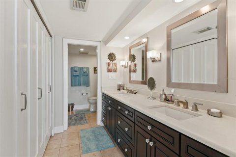 Condo in Treasure Island, Florida, 2 bedrooms  № 1899878 - photo 6