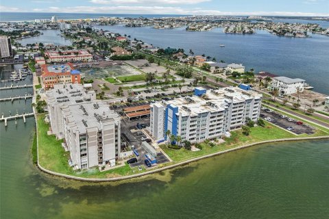 Condo in Treasure Island, Florida, 2 bedrooms  № 1899878 - photo 26