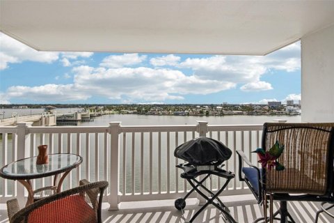 Condo in Treasure Island, Florida, 2 bedrooms  № 1899878 - photo 2