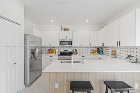 Adosado en venta en Homestead, Florida, 3 dormitorios, 149.76 m2 № 2059974 - foto 2