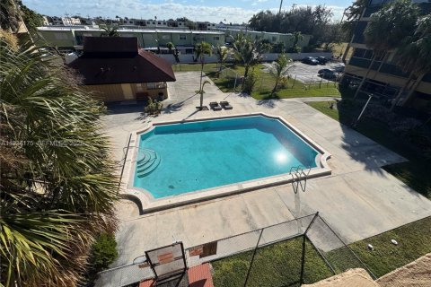 Copropriété à vendre à Hialeah, Floride: 2 chambres, 87.51 m2 № 1992546 - photo 20