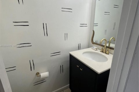 Copropriété à vendre à Hialeah, Floride: 2 chambres, 87.51 m2 № 1992546 - photo 6