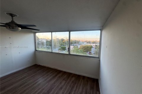Copropriété à vendre à Hialeah, Floride: 2 chambres, 87.51 m2 № 1992546 - photo 16