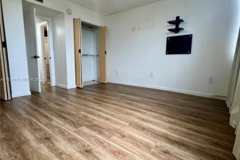 Copropriété à vendre à Hialeah, Floride: 2 chambres, 87.51 m2 № 1992546 - photo 12