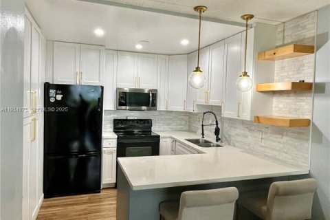 Copropriété à vendre à Hialeah, Floride: 2 chambres, 87.51 m2 № 1992546 - photo 1