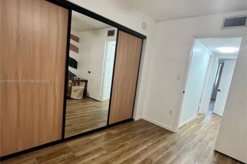 Copropriété à vendre à Hialeah, Floride: 2 chambres, 87.51 m2 № 1992546 - photo 7