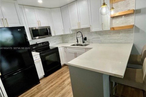 Copropriété à vendre à Hialeah, Floride: 2 chambres, 87.51 m2 № 1992546 - photo 3